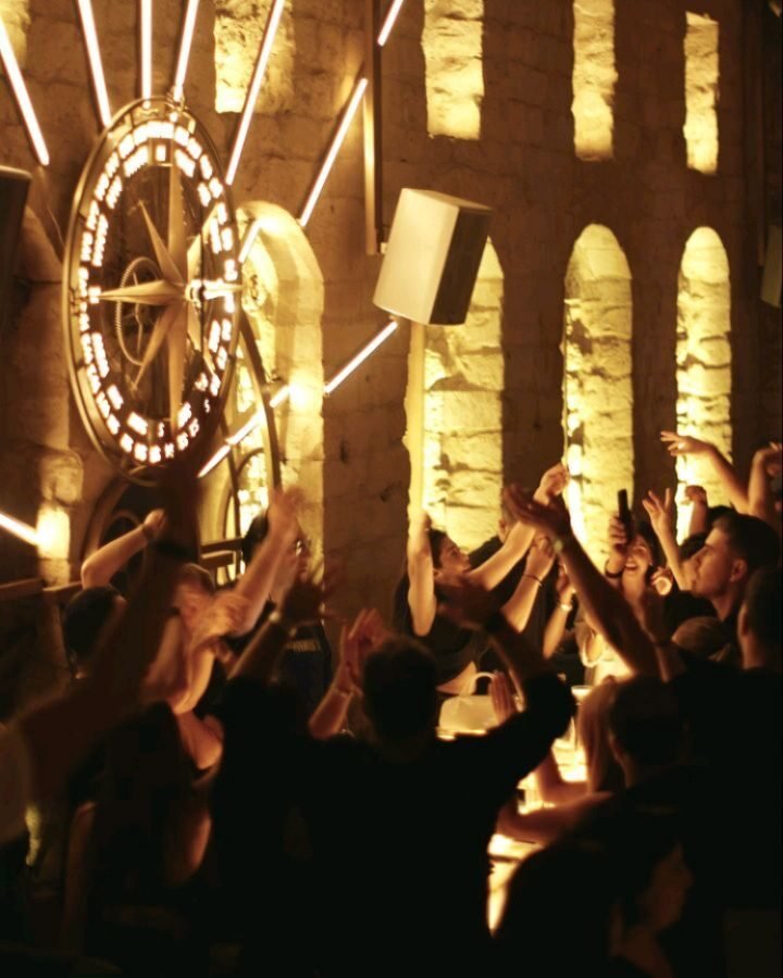 Lights, laughter, and late-night rhythm the Amelia way ✨
Your seat in the story is waiting 🥂
.
.
.
#AmeliaBeirut #Beirut #WelcomeAboard #FineDining #BeirutRestaurants #NightlifeBeirut