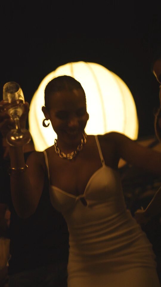 It starts in the water, glows in the horizon, and explodes in the night.
This is where memories take flight 💫
See you at the cliff ✨
.
.
.
#AmeliaFaraya #AmeliaByTheCliff #SummerVoyage #NewChapter #Faraya #FineDining #AmeliaNights #FarayaViews